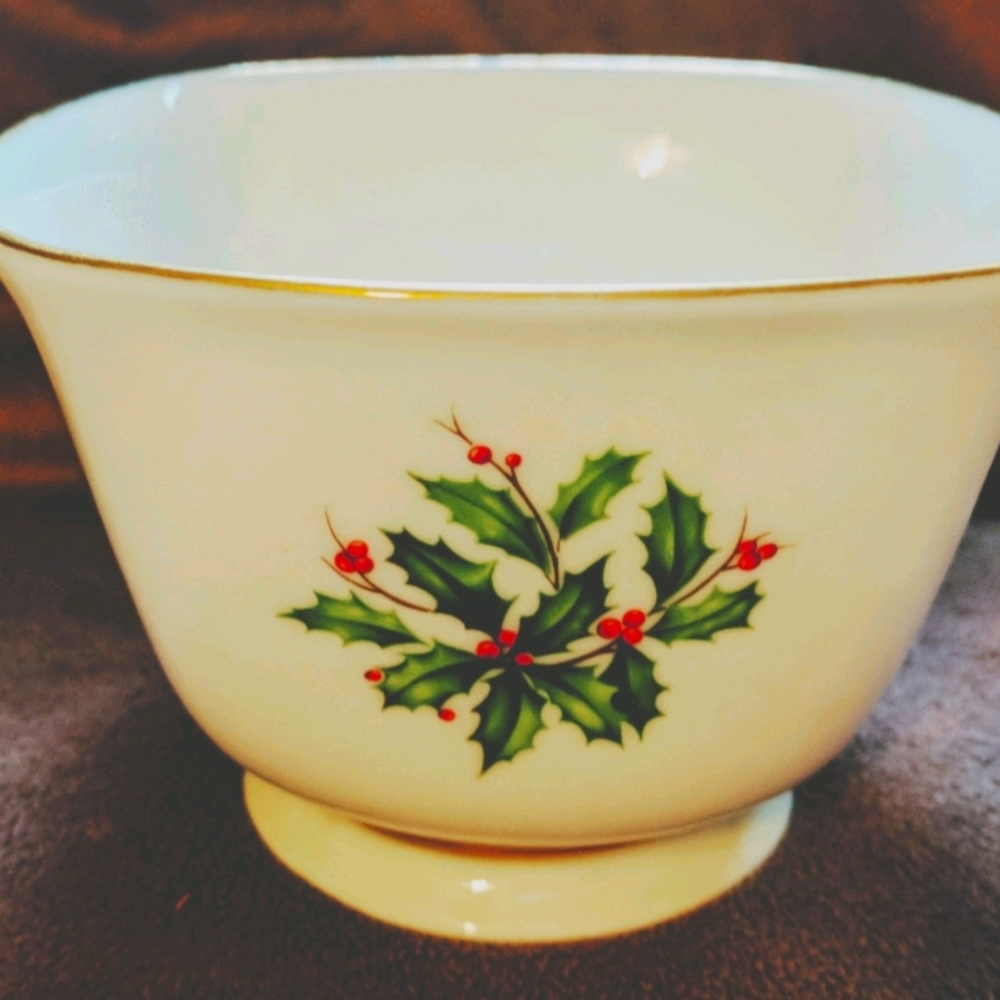 LENOX Footed Small Treat Bowl, Holly Berry Pattern